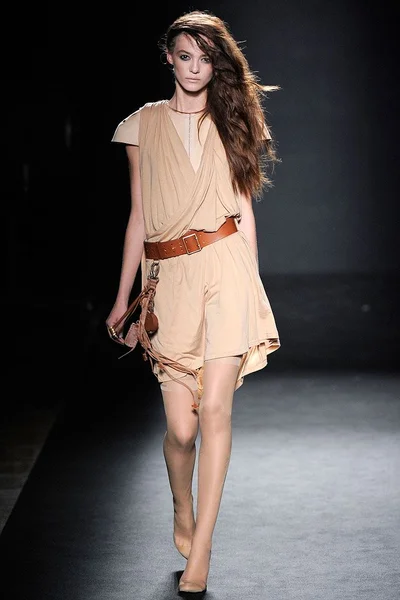 Look 18